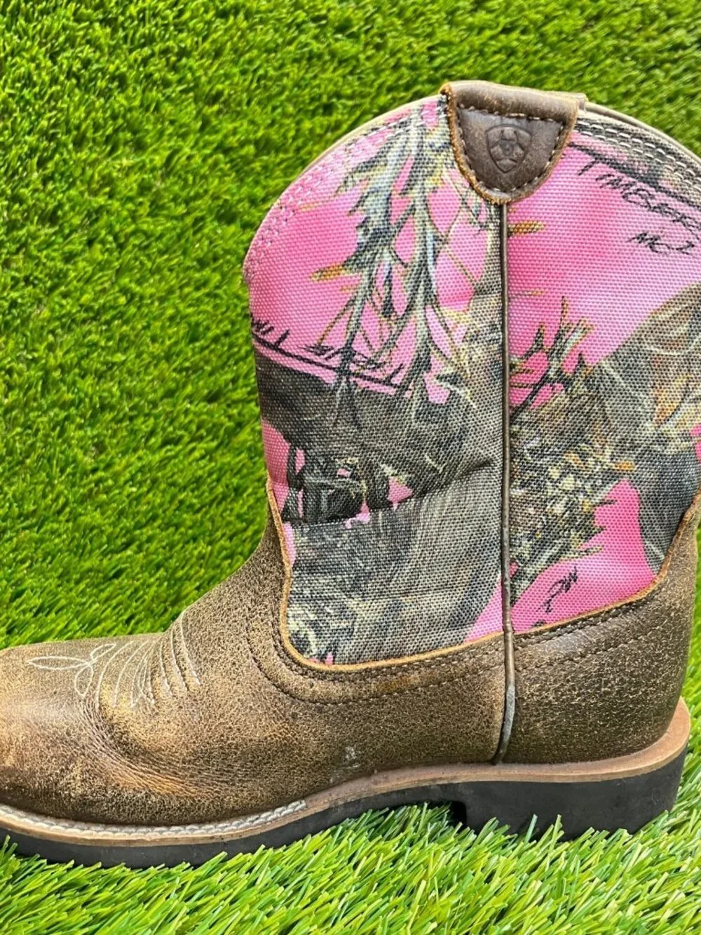 Ariat please review